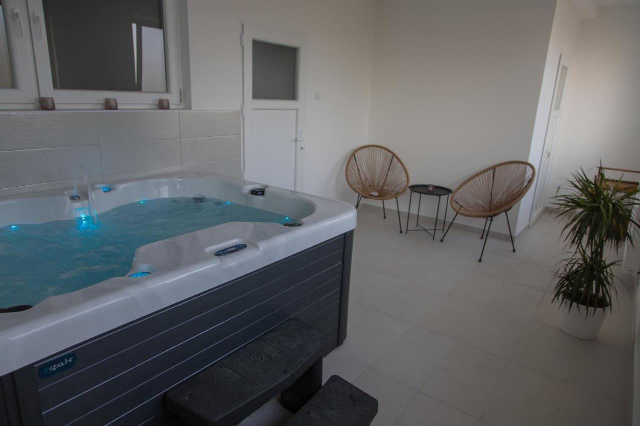 Holiday Home Thesaurum Karanac Екстер'єр фото